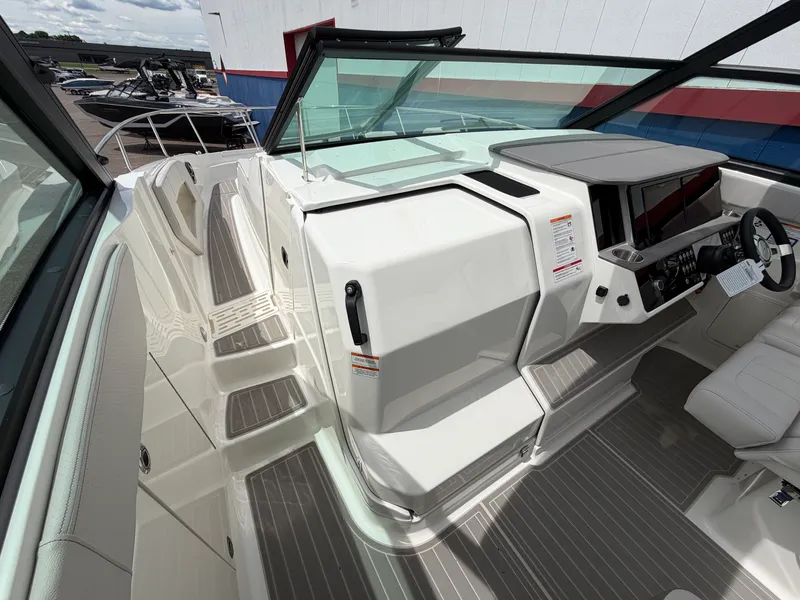 Slide: The Image of Sea Ray Sundancer 320 2026 - 30