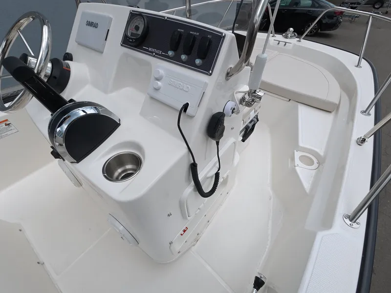 Slide: The Image of Boston Whaler 150 Montauk 2026 - 10