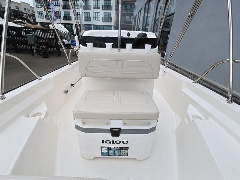 Slide: The Image of Boston Whaler 150 Montauk 2026 - 15