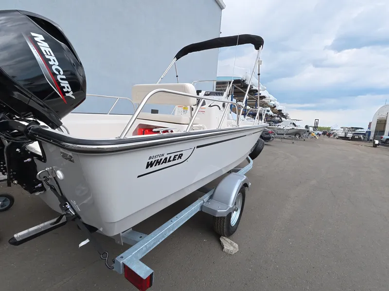Slide: The Image of Boston Whaler 150 Montauk 2026 - 20