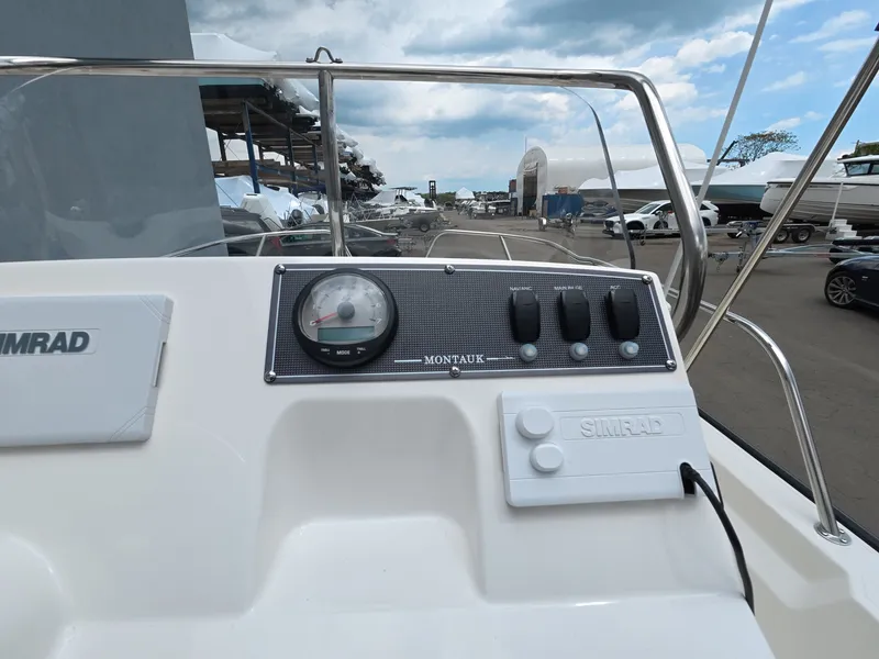 Slide: The Image of Boston Whaler 150 Montauk 2026 - 8