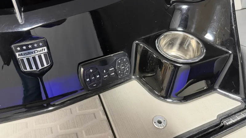 Slide: The Image of Mastercraft X24 2019 - 16