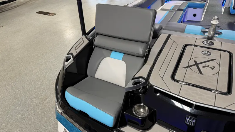 Slide: The Image of Mastercraft X24 2019 - 19