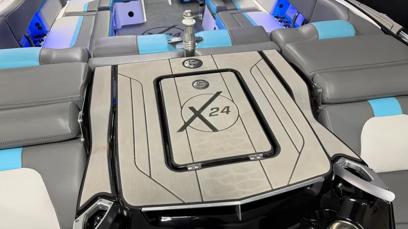 Slide: The Image of Mastercraft X24 2019 - 24