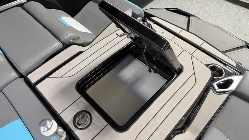 Slide: The Image of Mastercraft X24 2019 - 25