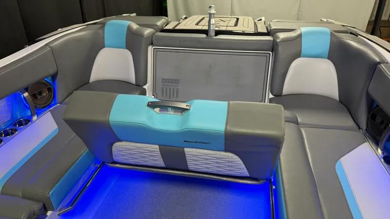 Slide: The Image of Mastercraft X24 2019 - 32
