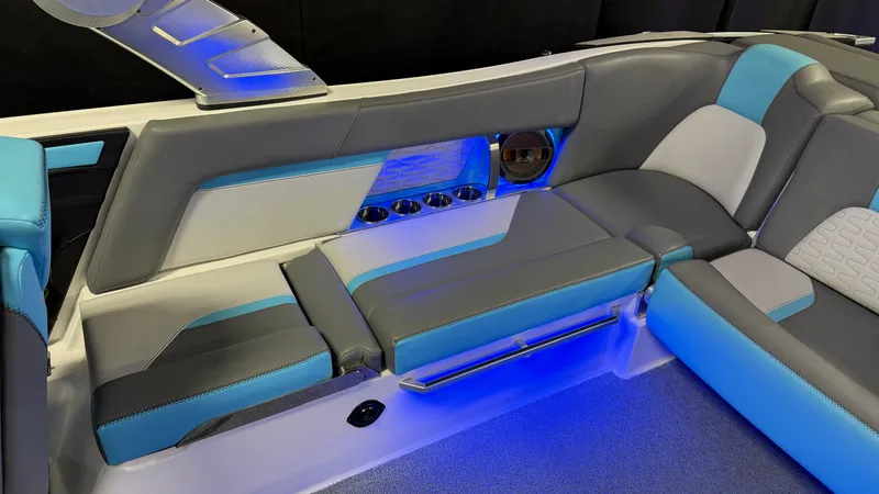 Slide: The Image of Mastercraft X24 2019 - 35