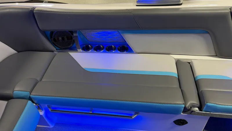 Slide: The Image of Mastercraft X24 2019 - 50