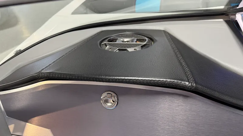 Slide: The Image of Mastercraft X24 2019 - 64