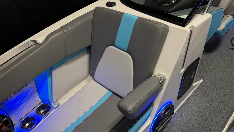 Slide: The Image of Mastercraft X24 2019 - 96
