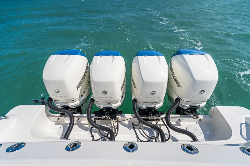 Slide: The Image of Boston Whaler 420 OUTRAGE 2018 - 10
