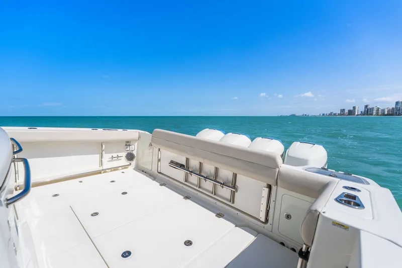 Slide: The Image of Boston Whaler 420 OUTRAGE 2018 - 11