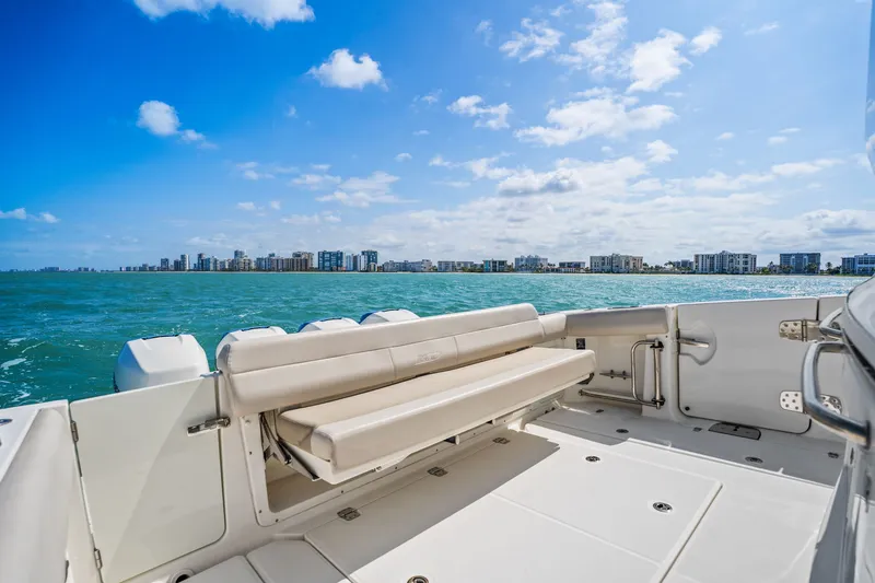 Slide: The Image of Boston Whaler 420 OUTRAGE 2018 - 12