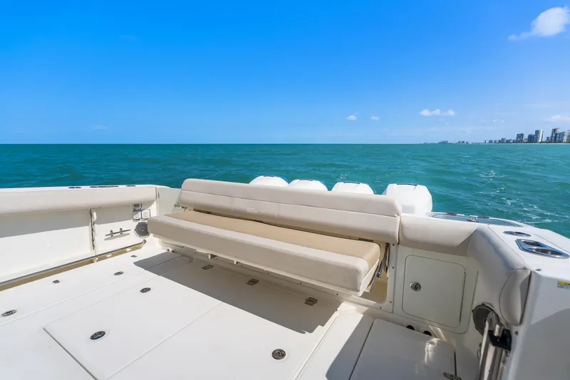 Slide: The Image of Boston Whaler 420 OUTRAGE 2018 - 13