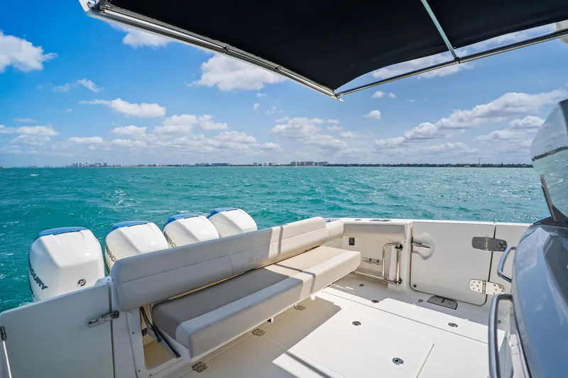 Slide: The Image of Boston Whaler 420 OUTRAGE 2018 - 14