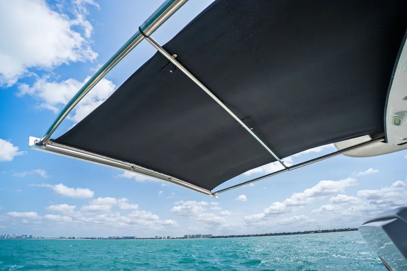 Slide: The Image of Boston Whaler 420 OUTRAGE 2018 - 15