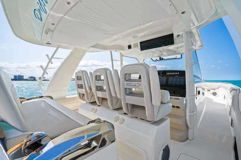 Slide: The Image of Boston Whaler 420 OUTRAGE 2018 - 19