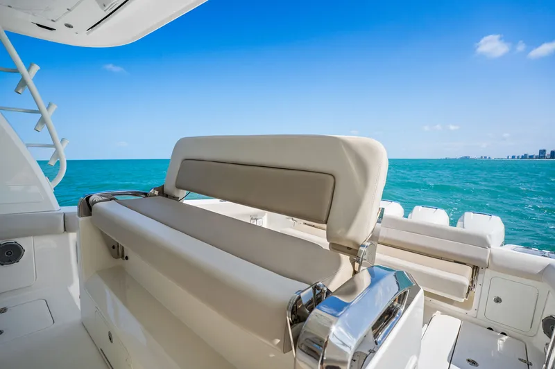 Slide: The Image of Boston Whaler 420 OUTRAGE 2018 - 20