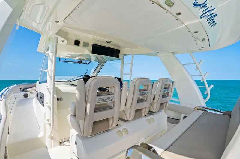 Slide: The Image of Boston Whaler 420 OUTRAGE 2018 - 21