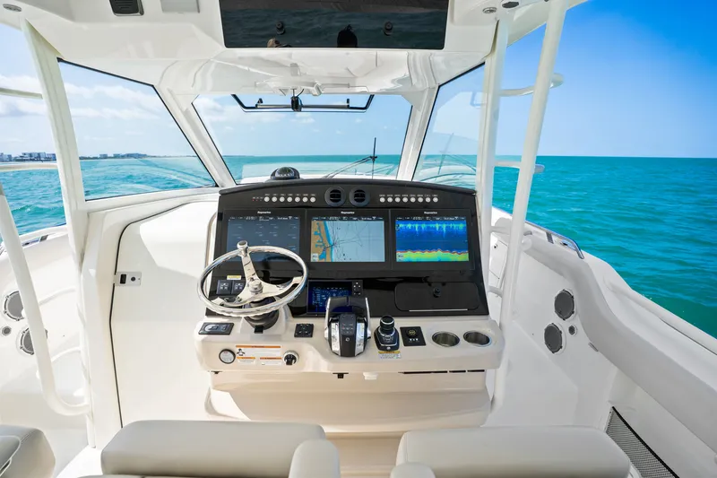 Slide: The Image of Boston Whaler 420 OUTRAGE 2018 - 23