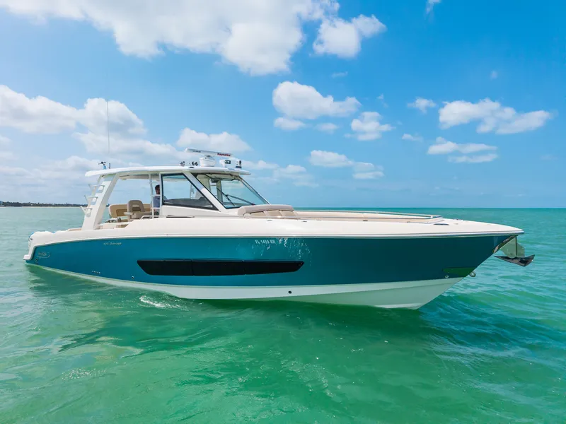 Slide: The Image of Boston Whaler 420 OUTRAGE 2018 - 3