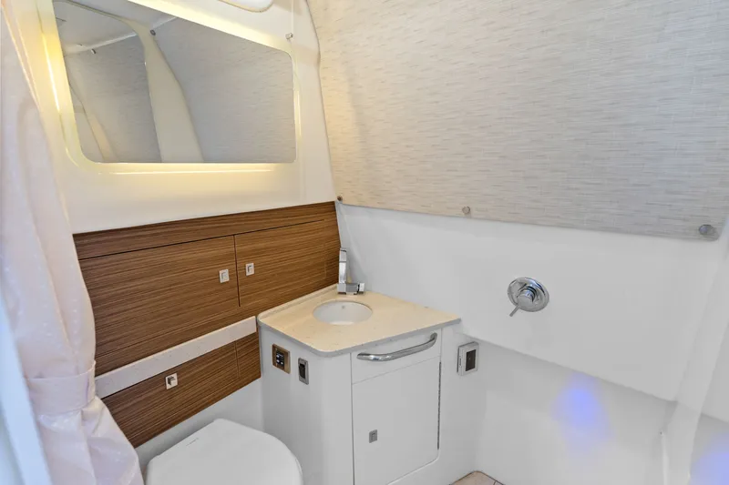 Slide: The Image of Boston Whaler 420 OUTRAGE 2018 - 35