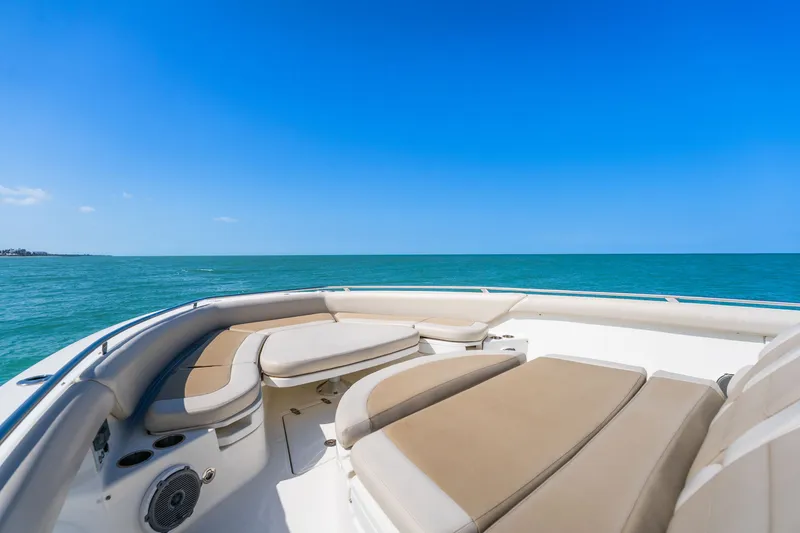 Slide: The Image of Boston Whaler 420 OUTRAGE 2018 - 36