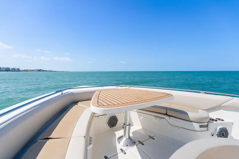 Slide: The Image of Boston Whaler 420 OUTRAGE 2018 - 38