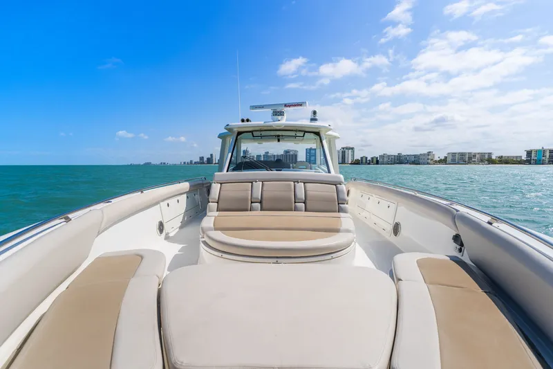 Slide: The Image of Boston Whaler 420 OUTRAGE 2018 - 39