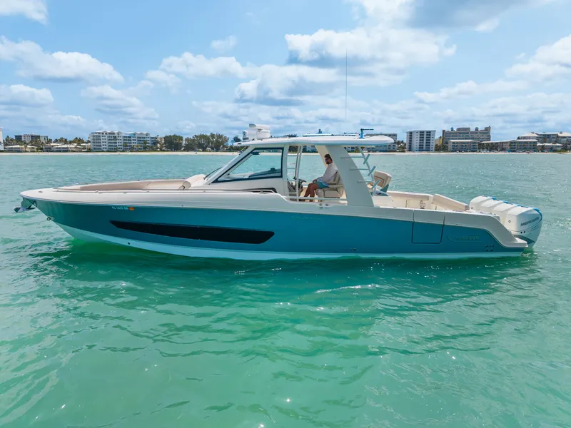 Slide: The Image of Boston Whaler 420 OUTRAGE 2018 - 4