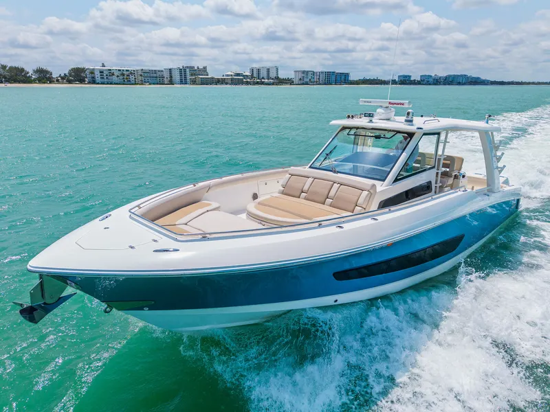 Slide: The Image of Boston Whaler 420 OUTRAGE 2018 - 41