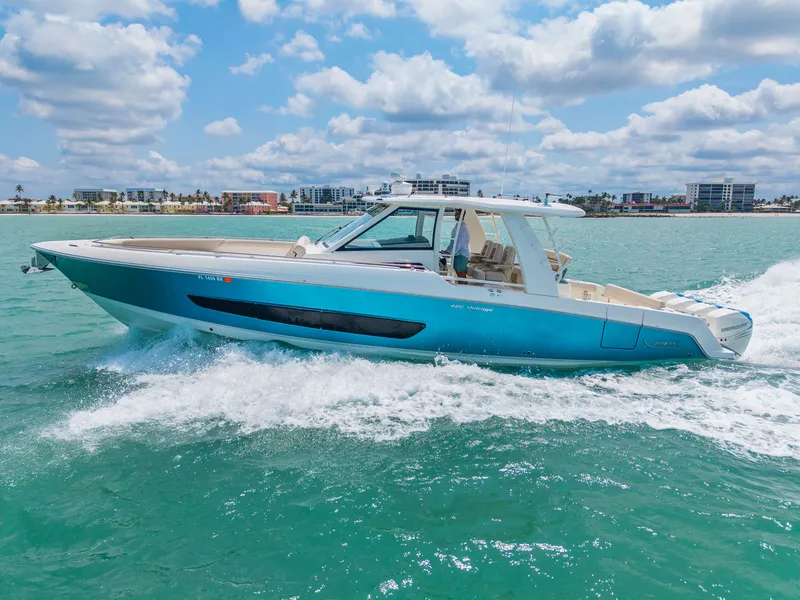 Slide: The Image of Boston Whaler 420 OUTRAGE 2018 - 42