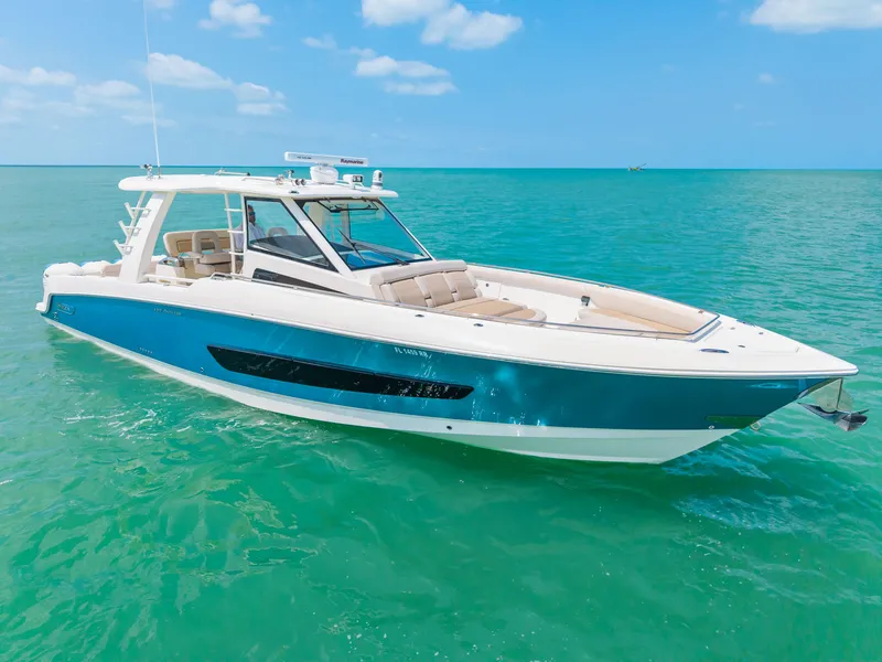 Slide: The Image of Boston Whaler 420 OUTRAGE 2018 - 7