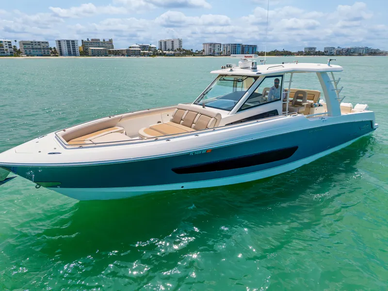 Slide: The Image of Boston Whaler 420 OUTRAGE 2018 - 8