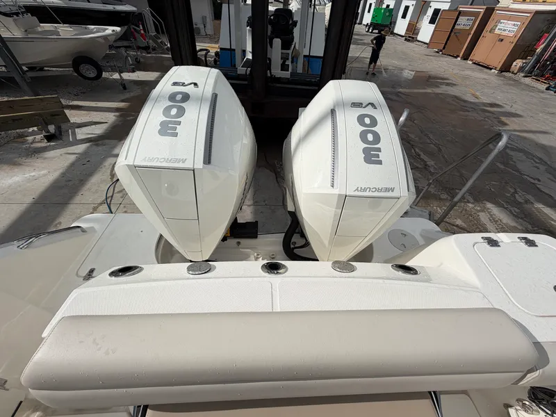 Slide: The Image of Boston Whaler 280 Outrage 2026 - 12