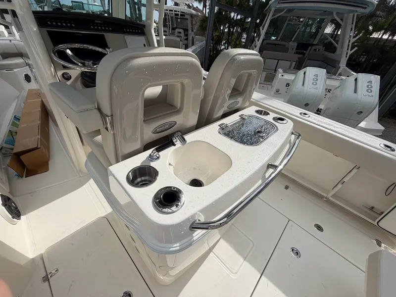 Slide: The Image of Boston Whaler 280 Outrage 2026 - 14