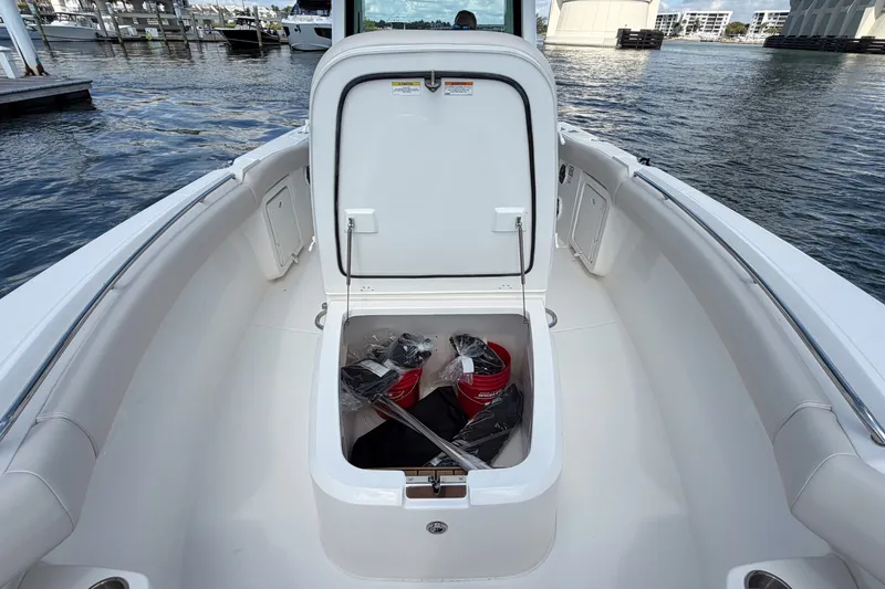 Slide: The Image of Boston Whaler 280 Outrage 2026 - 21