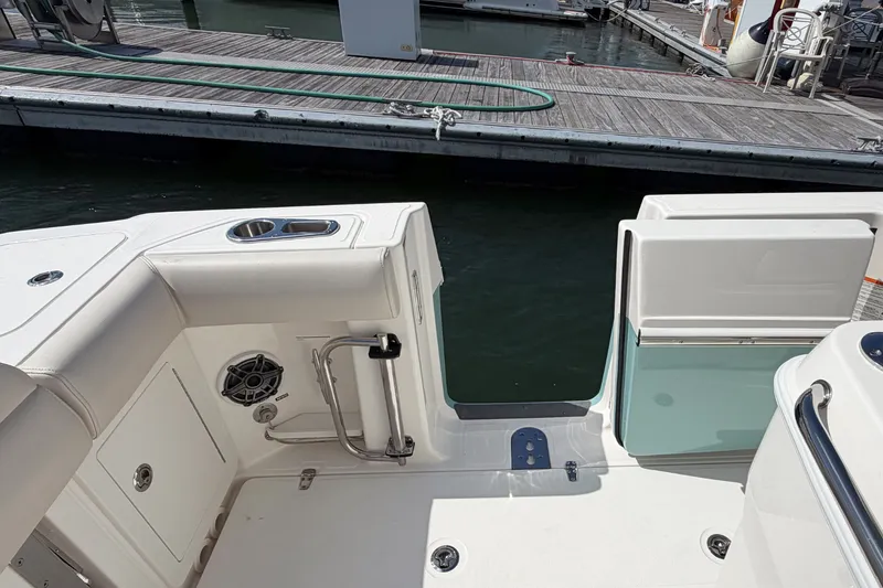 Slide: The Image of Boston Whaler 280 Outrage 2026 - 23