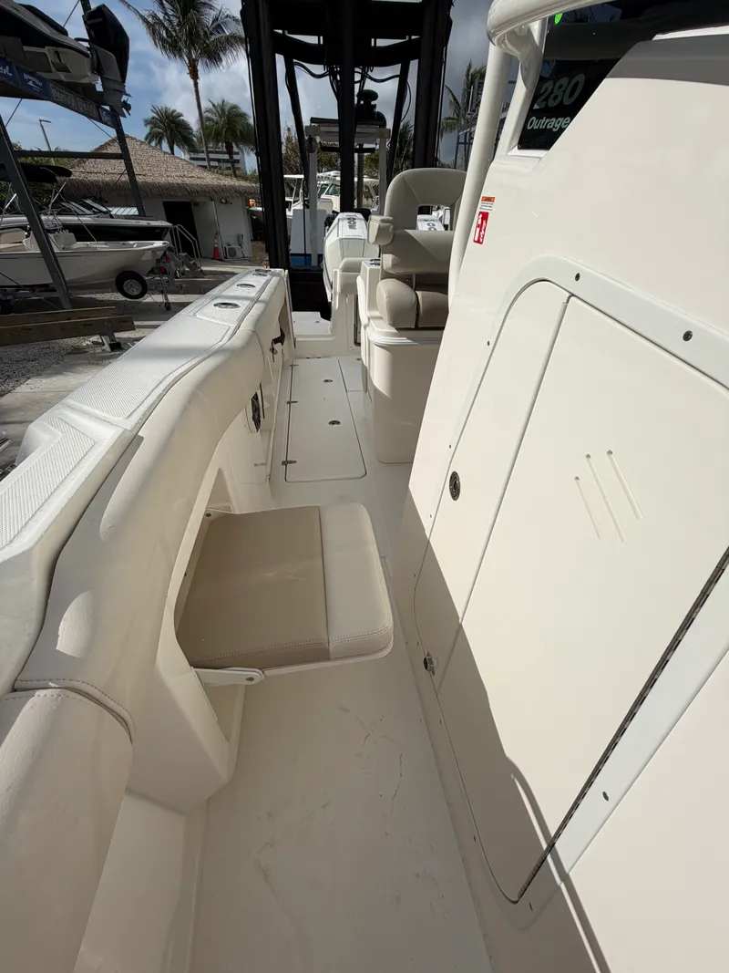 Slide: The Image of Boston Whaler 280 Outrage 2026 - 5