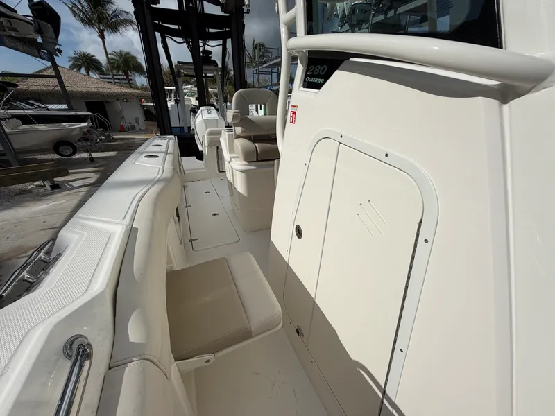 Slide: The Image of Boston Whaler 280 Outrage 2026 - 6
