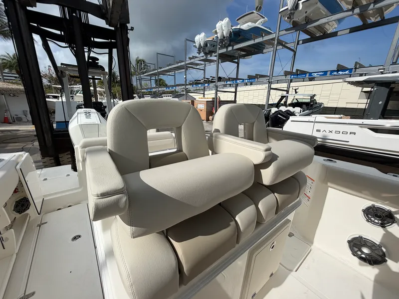 Slide: The Image of Boston Whaler 280 Outrage 2026 - 7