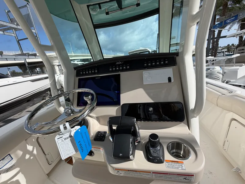 Slide: The Image of Boston Whaler 280 Outrage 2026 - 8
