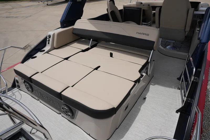 Slide: The Image of Harris 230 Grand Mariner 2026 - 14