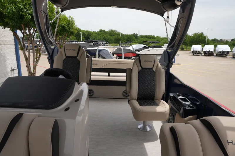 Slide: The Image of Harris Grand Mariner 230 2026 - 17