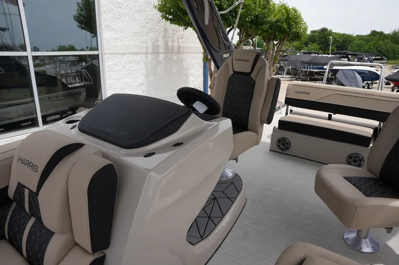 Slide: The Image of Harris Grand Mariner 230 2026 - 19
