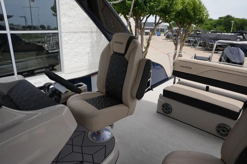 Slide: The Image of Harris Grand Mariner 230 2026 - 20