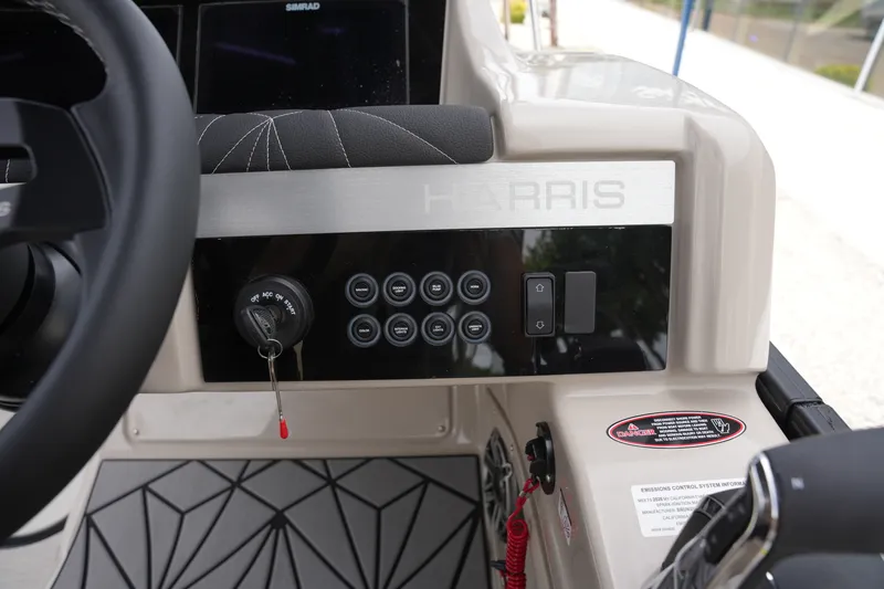 Slide: The Image of Harris Grand Mariner 230 2026 - 25