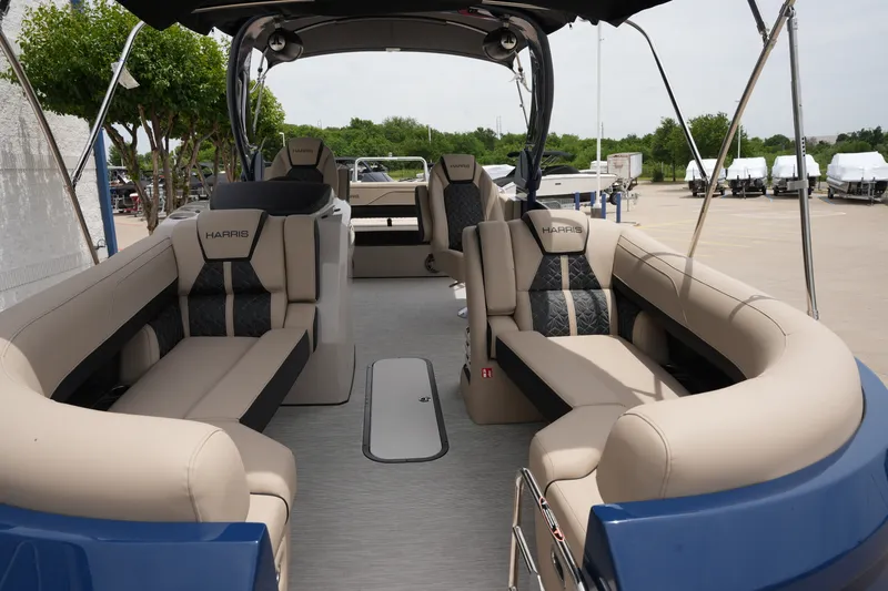 Slide: The Image of Harris Grand Mariner 230 2026 - 7