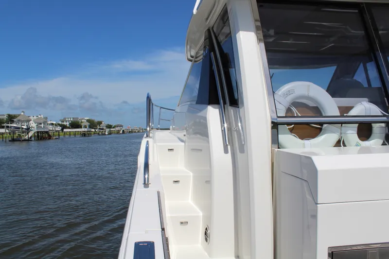Slide: The Image of Ocean Alexander 45 DIVERGENCE COUPE 2021 - 17
