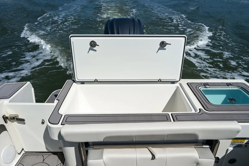 Slide: The Image of Parker 2320 SPORT CABIN 2024 - 24